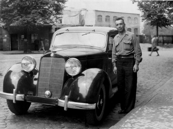 Mercedes 170 mit stolzem Besitzer